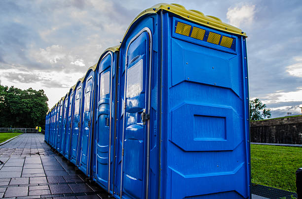 Best Portable restroom trailer rental  in Riverton, IL